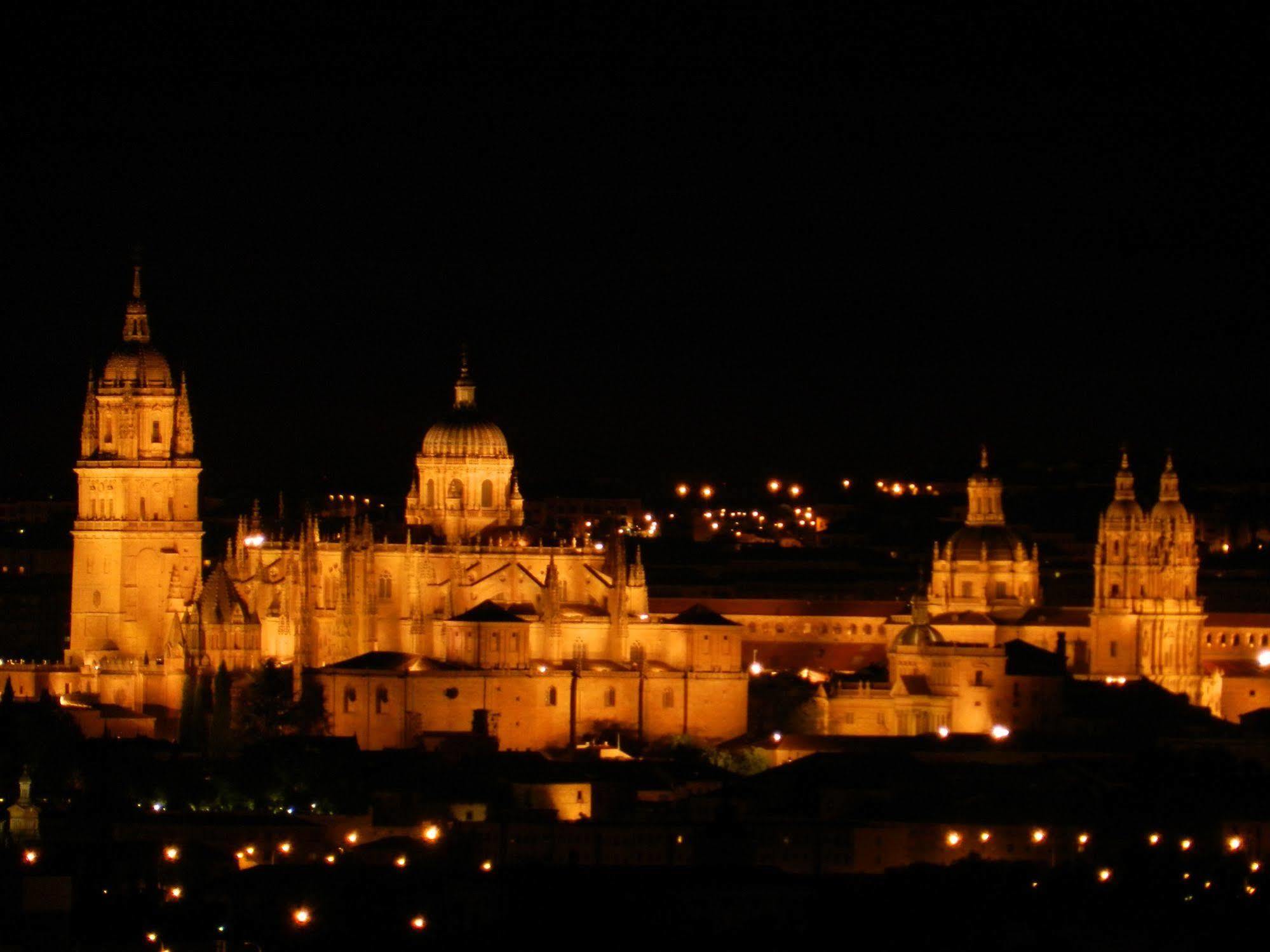 Apartamentos Toro 33 Salamanca Bagian luar foto