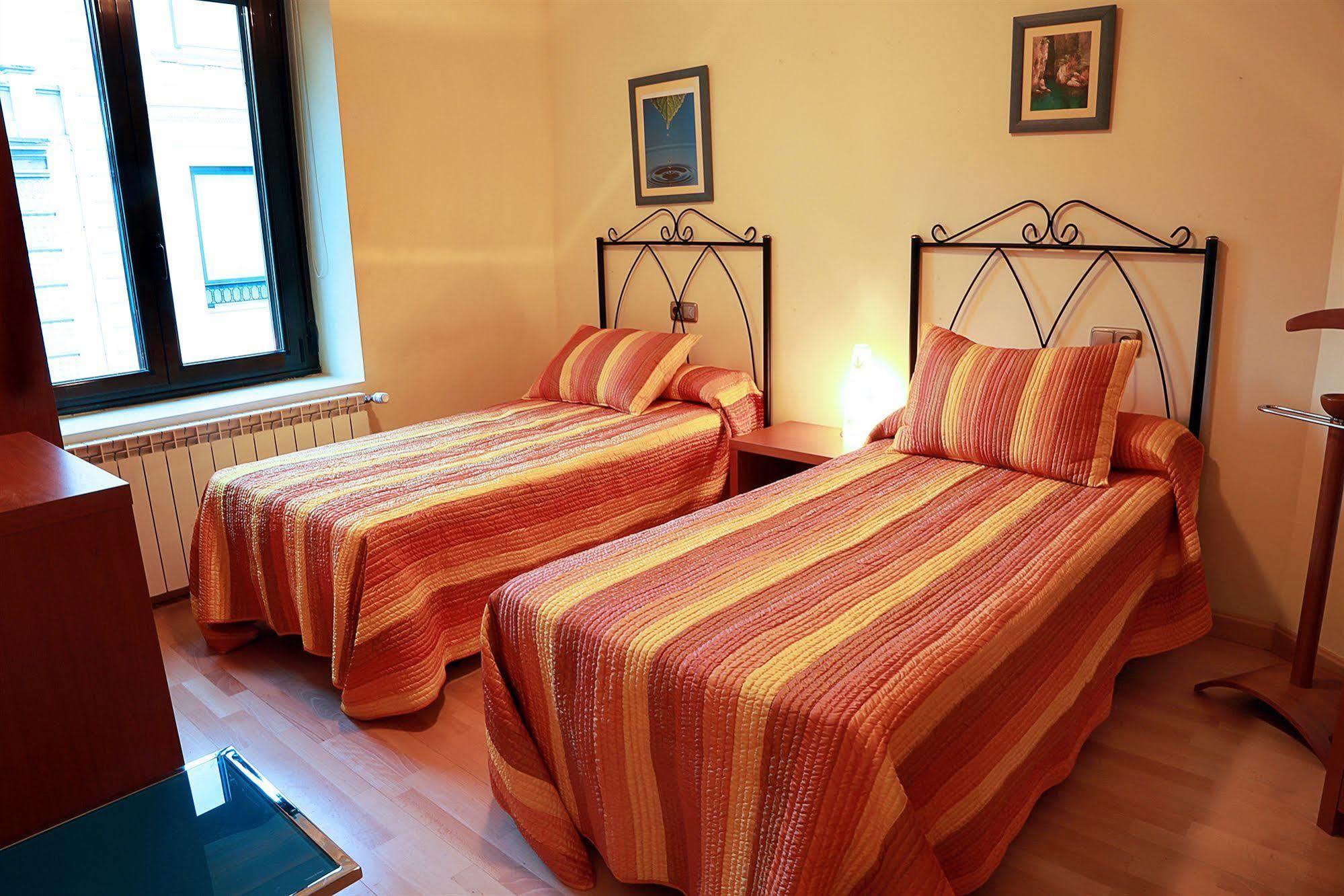 Apartamentos Toro 33 Salamanca Bagian luar foto